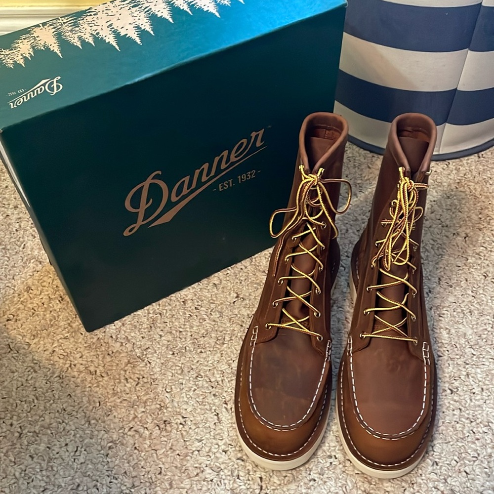 Danner Bull Run 8 inch high Moccasin steel toe work boot tobacco color size 10